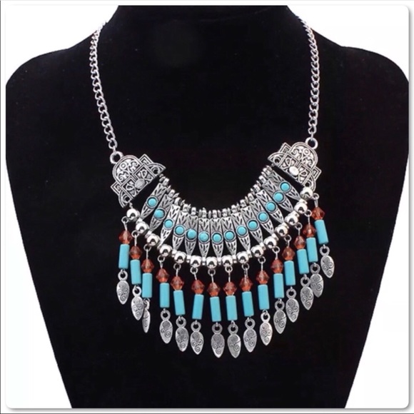 Jewelry - 🔥HP🔥 EUC BOHO STYLE BIB STATEMENT NECKLACE